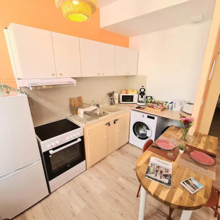 Le Tropical - Local A Velos Au Centre Historique Tonnerre Ngoại thất bức ảnh